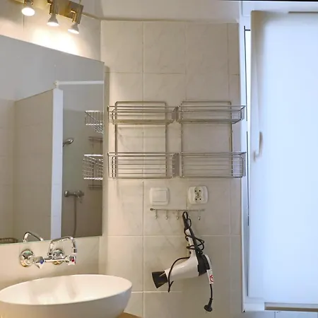 Six - 3 Bedroom Near Monte Cassino By Oneapartments * Sopoty