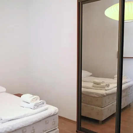 Six - 3 Bedroom Near Monte Cassino By Oneapartments * Sopoty