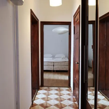 Six - 3 Bedroom Near Monte Cassino By Oneapartments Apartament